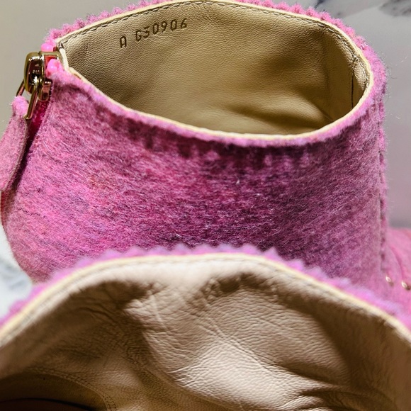 CHANEL PINK CHINE FELT AND GOLD QUILTED HEEL ANKLE BOOTS - Picture 9 of 12
